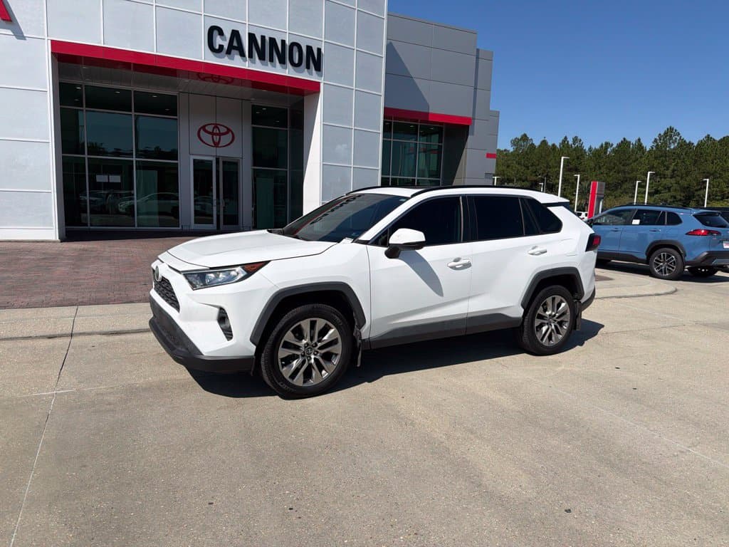 2019 Toyota RAV4 XLE Premium — photo 1 of 8