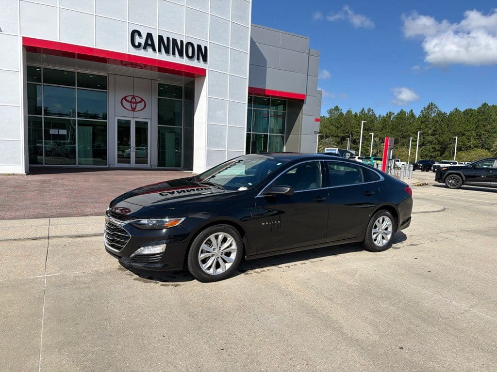 2025 Chevrolet Malibu LT — photo 1 of 13