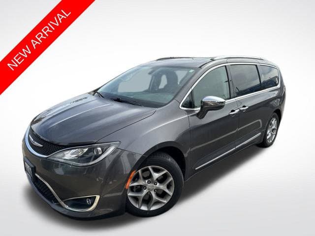 2019 Chrysler Pacifica Limited — photo 1 of 8