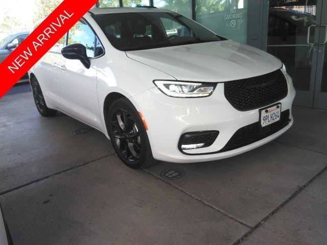 2025 Chrysler Pacifica Limited — photo 1 of 11