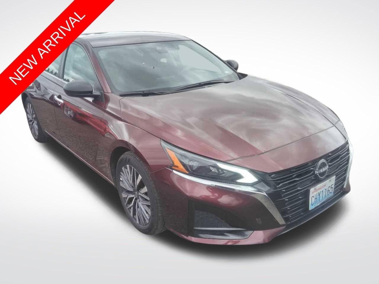 2025 Nissan Altima SV — photo 1 of 11