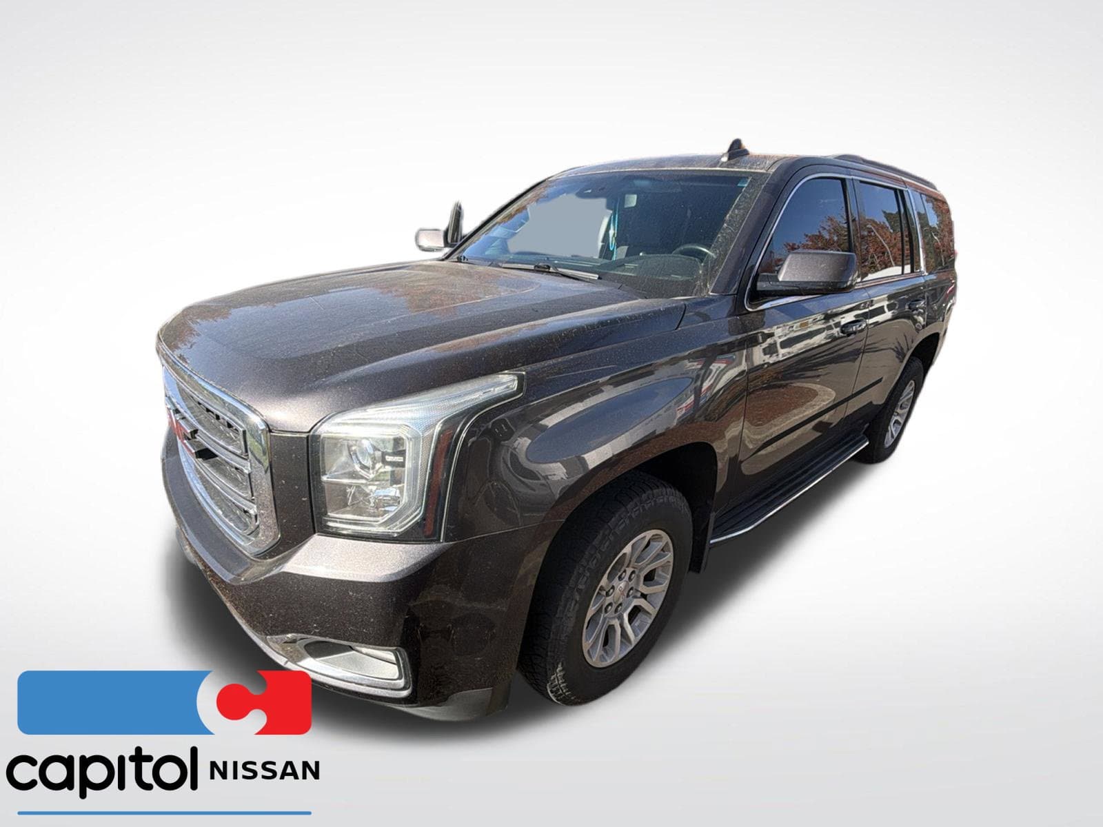 2017 GMC Yukon SLE — photo 1 of 4