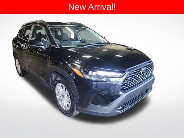 2025 Toyota Corolla Cross LE — photo 1 of 11