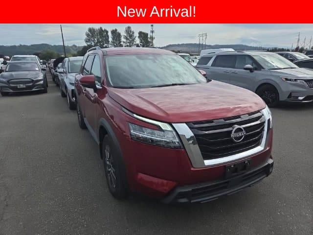 2022 Nissan Pathfinder SV — photo 1 of 13