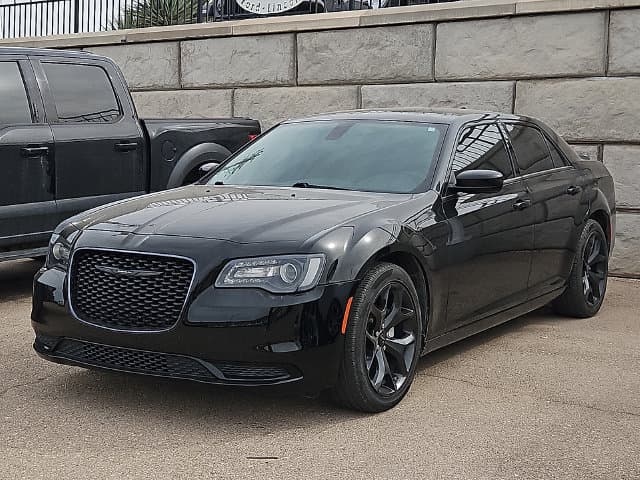 2023 Chrysler 300 Touring — photo 1 of 5