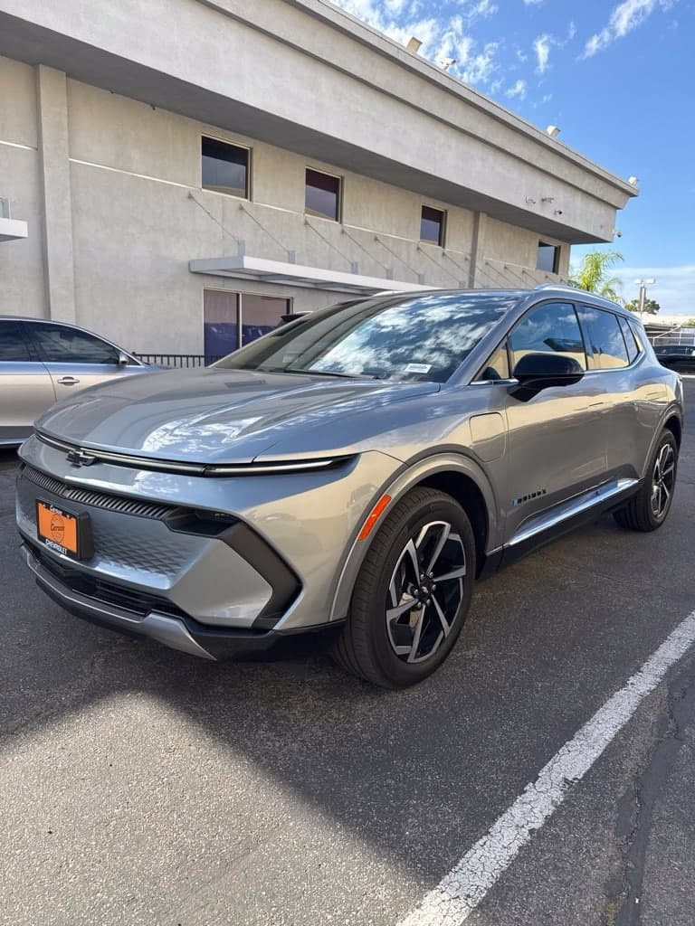 2024 Chevrolet Equinox EV 2LT — photo 1 of 40
