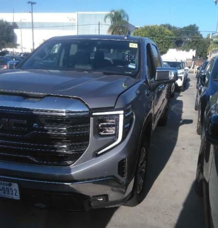 2025 GMC Sierra 1500 SLT — photo 1 of 3