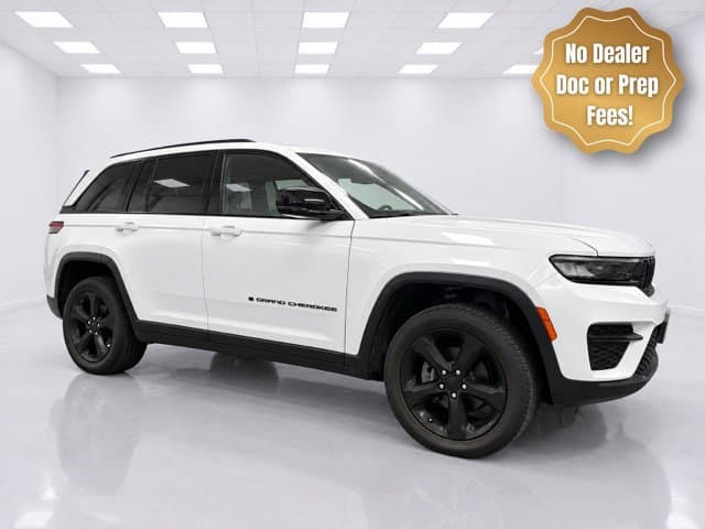 2023 Jeep Grand Cherokee Laredo — photo 1 of 37