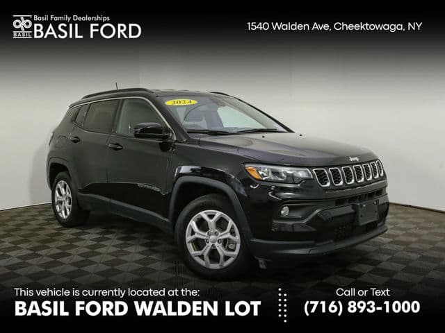 2024 Jeep Compass Latitude — photo 1 of 38