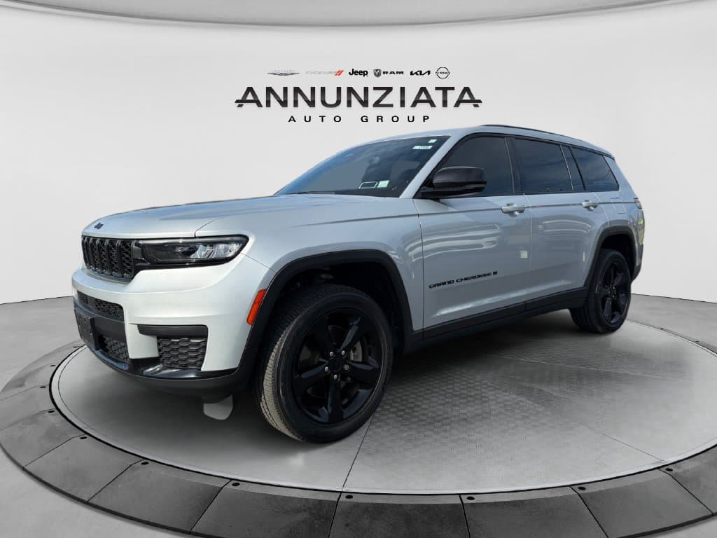 2023 Jeep Grand Cherokee L Altitude X — photo 1 of 31
