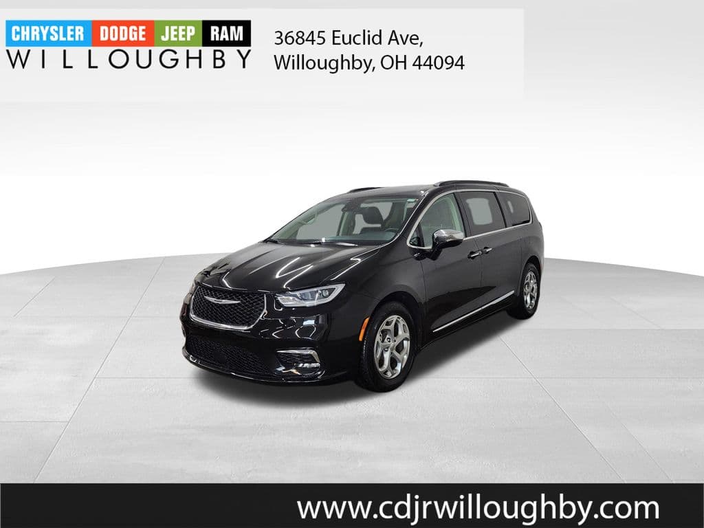 2023 Chrysler Pacifica Limited — photo 1 of 45