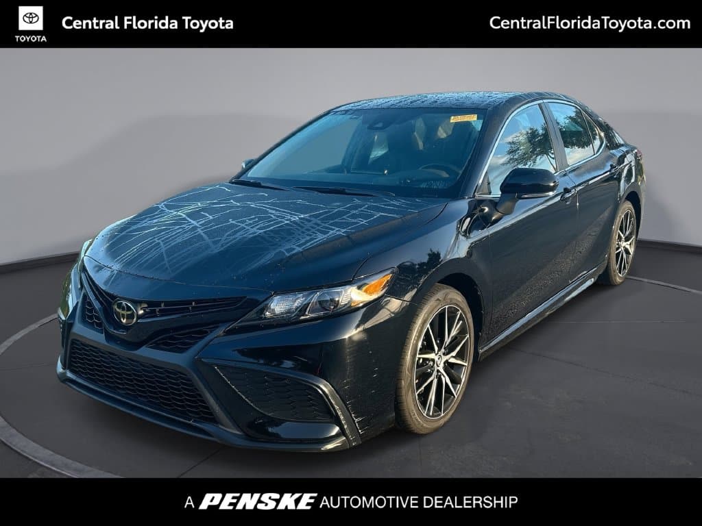 2023 Toyota Camry SE — photo 1 of 32