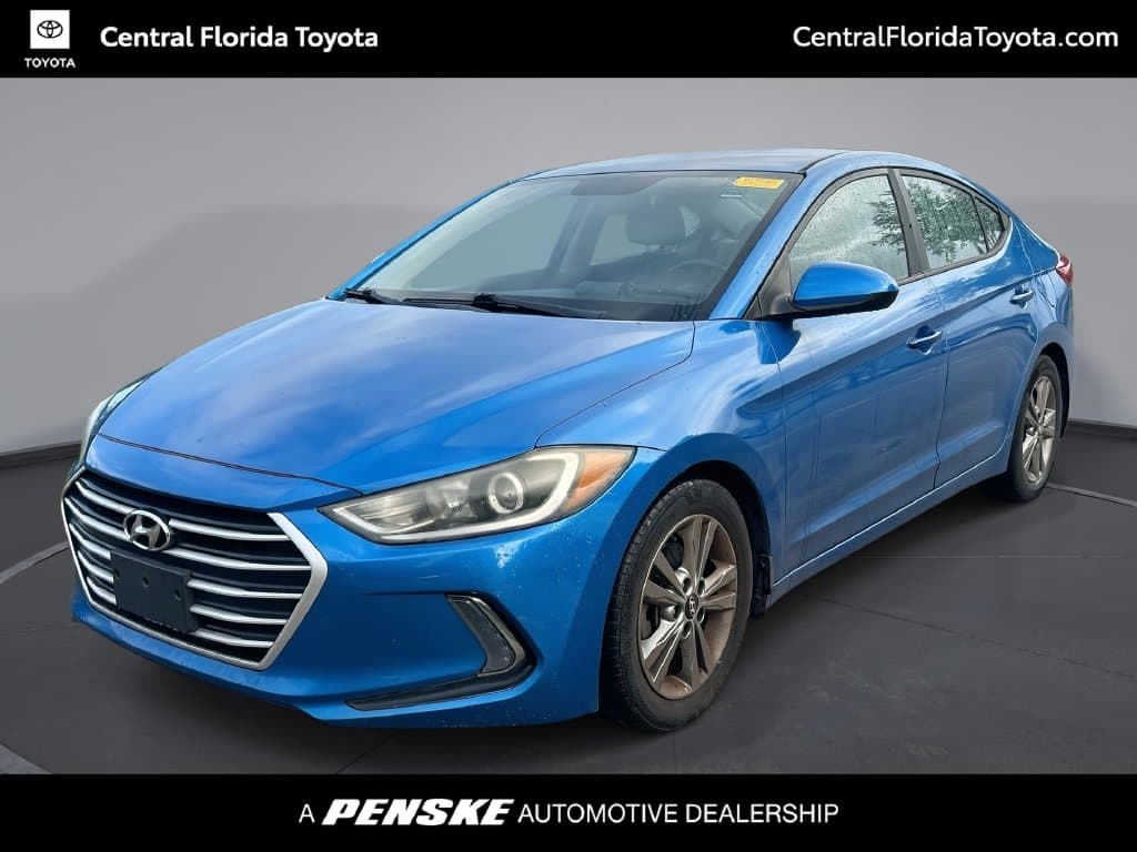 2017 Hyundai Elantra SE — photo 1 of 33