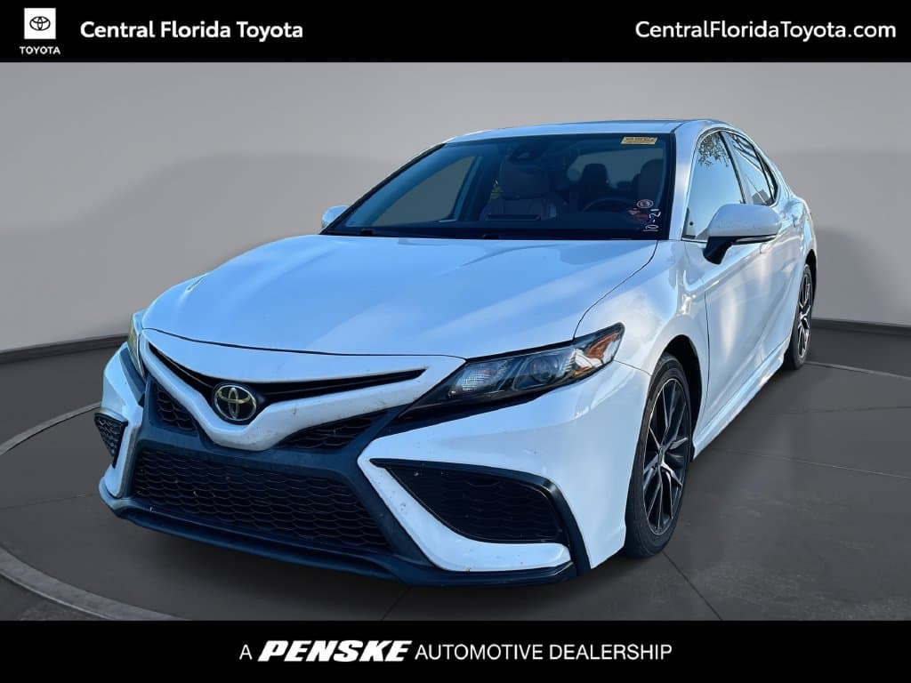 2022 Toyota Camry SE — photo 1 of 31