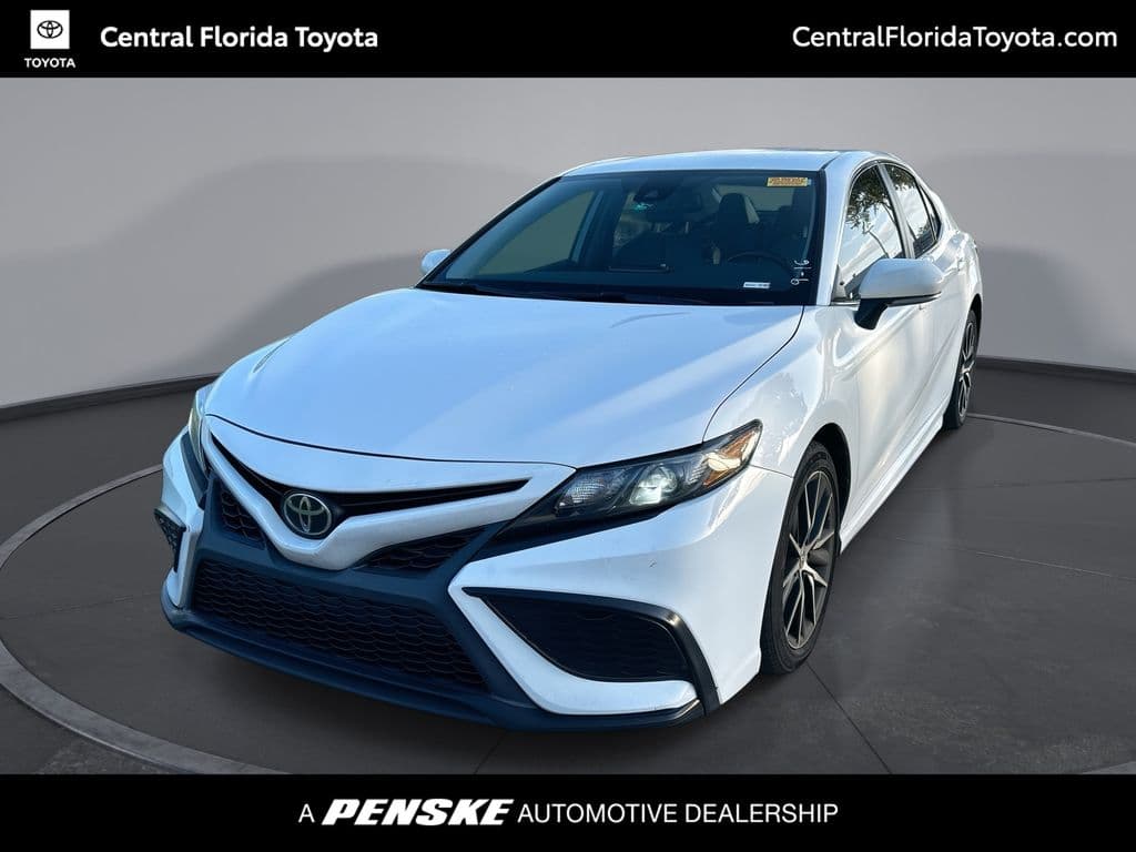 2024 Toyota Camry SE — photo 1 of 31