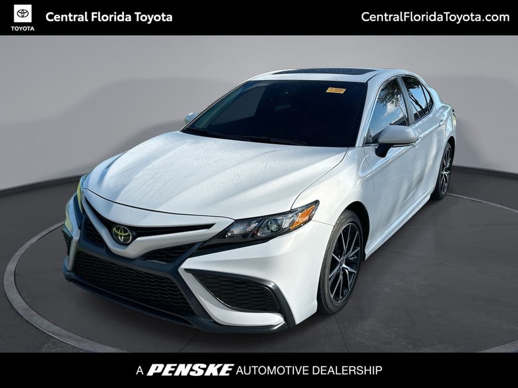 2024 Toyota Camry SE — photo 1 of 33