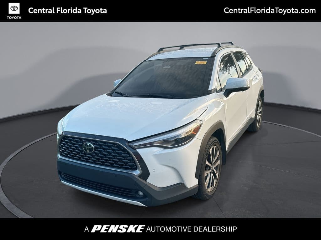 2023 Toyota Corolla Cross XLE — photo 1 of 36