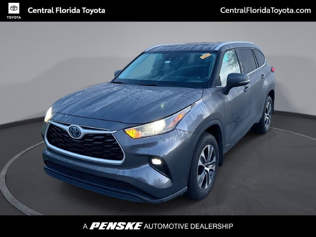 2024 Toyota Highlander Base — photo 1 of 37