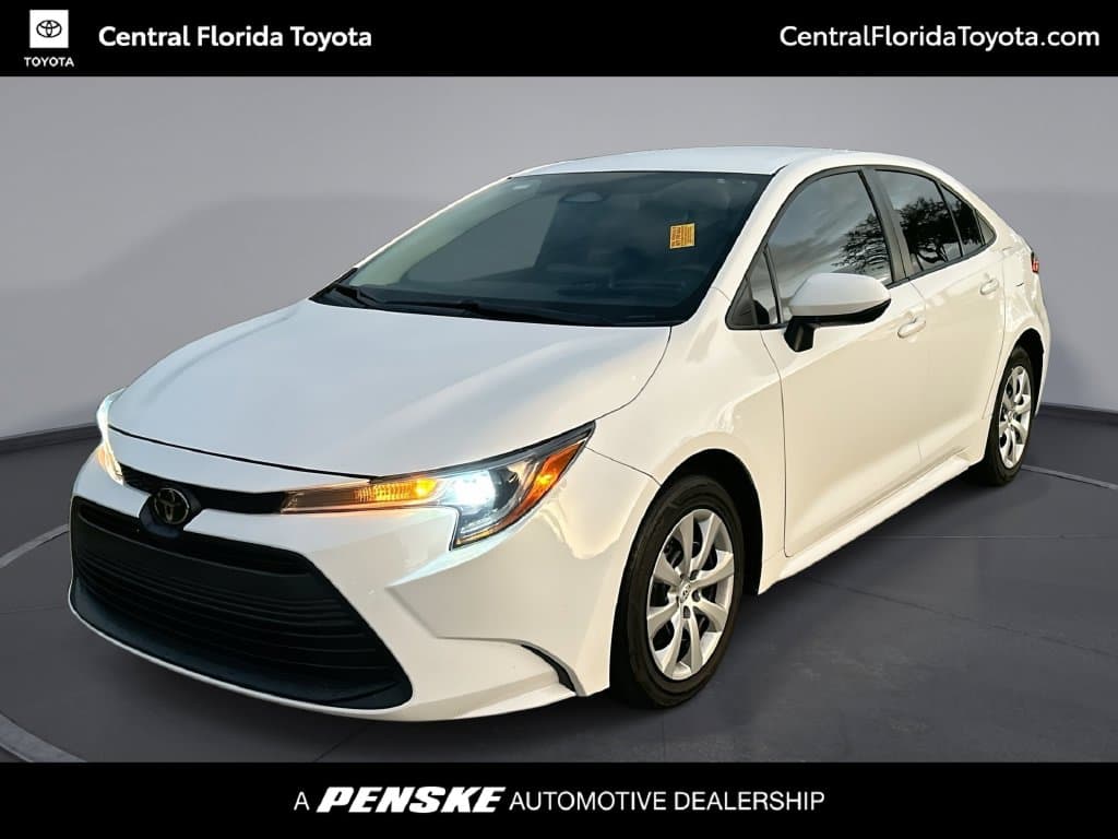 2024 Toyota Corolla LE — photo 1 of 32