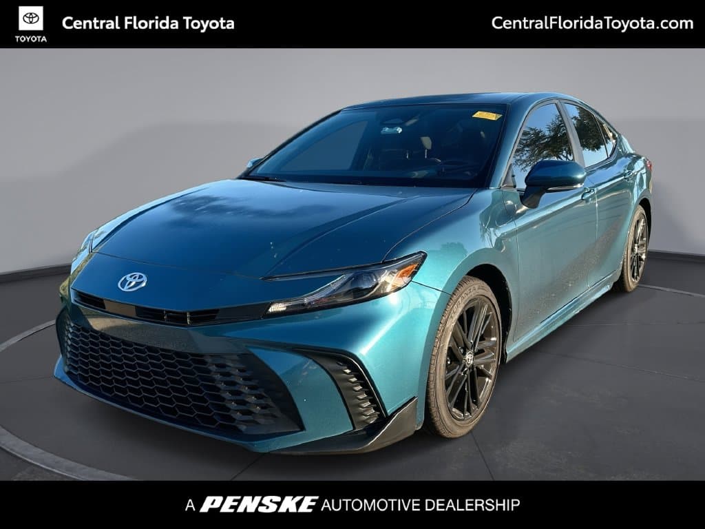 2025 Toyota Camry SE — photo 1 of 35