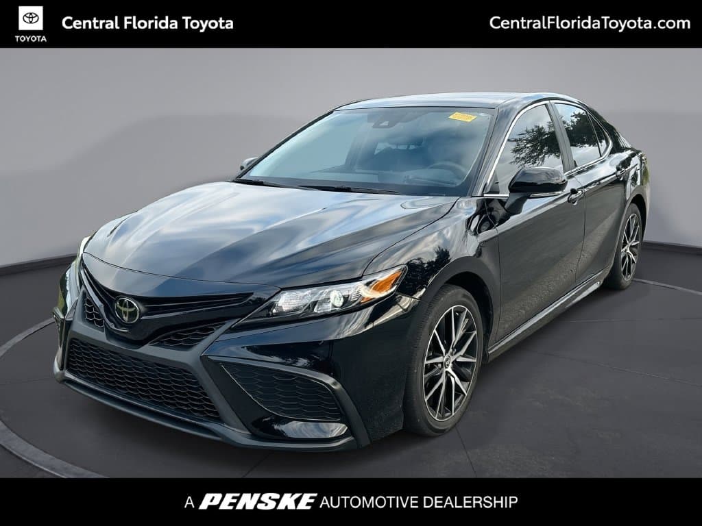 2023 Toyota Camry SE — photo 1 of 32