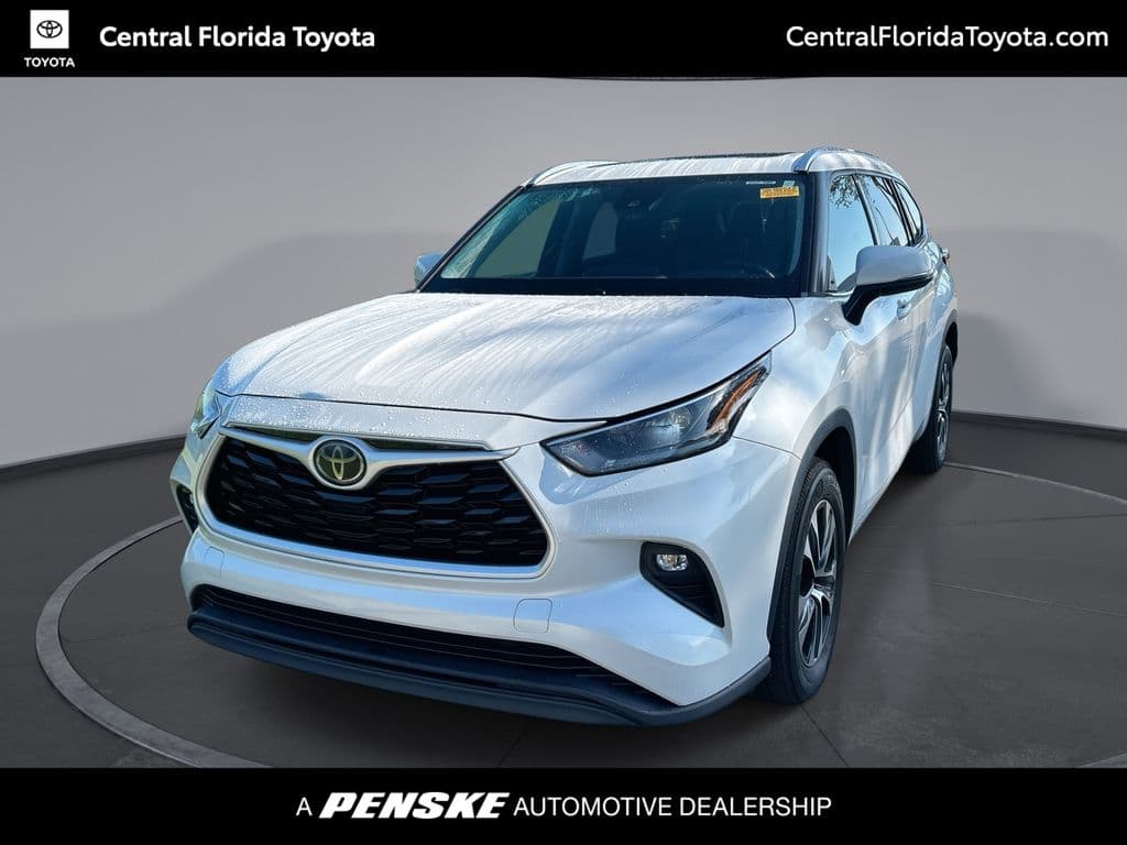 2021 Toyota Highlander XLE — photo 1 of 34