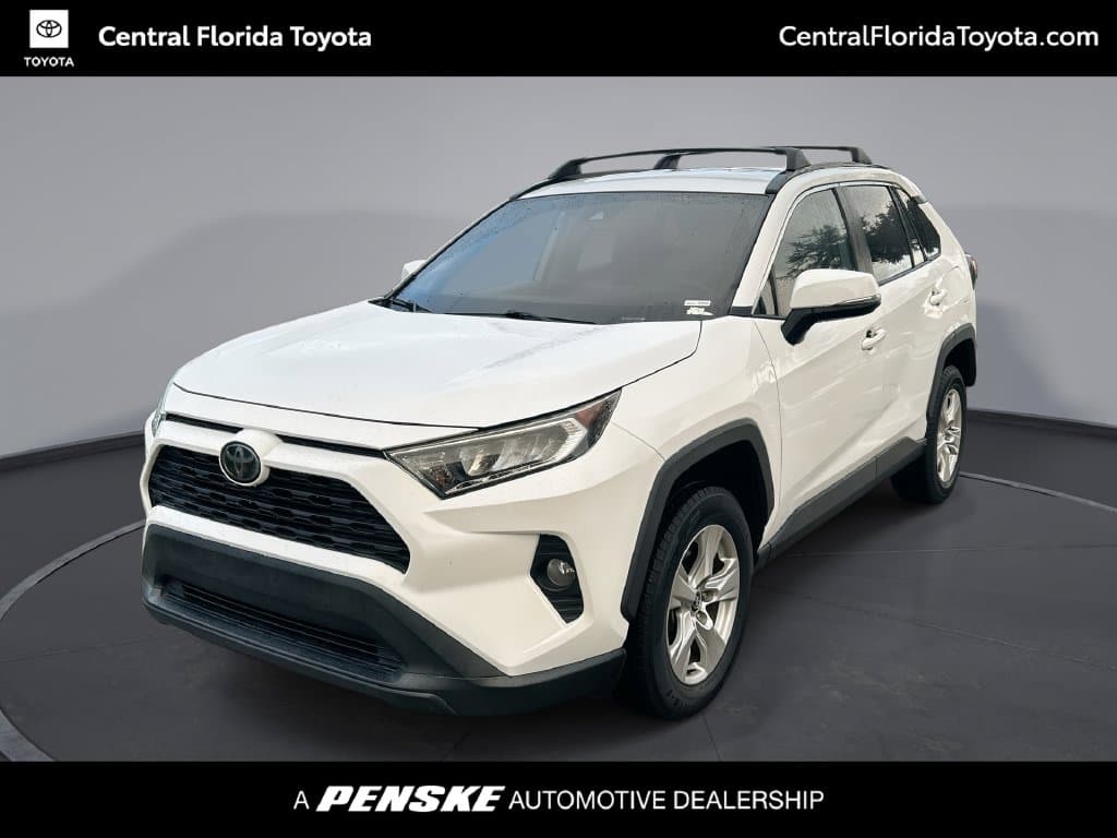2020 Toyota RAV4 XLE — photo 1 of 33