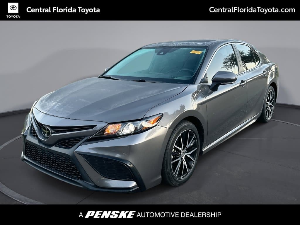 2024 Toyota Camry SE — photo 1 of 34