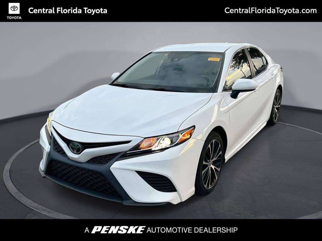 2020 Toyota Camry SE — photo 1 of 31