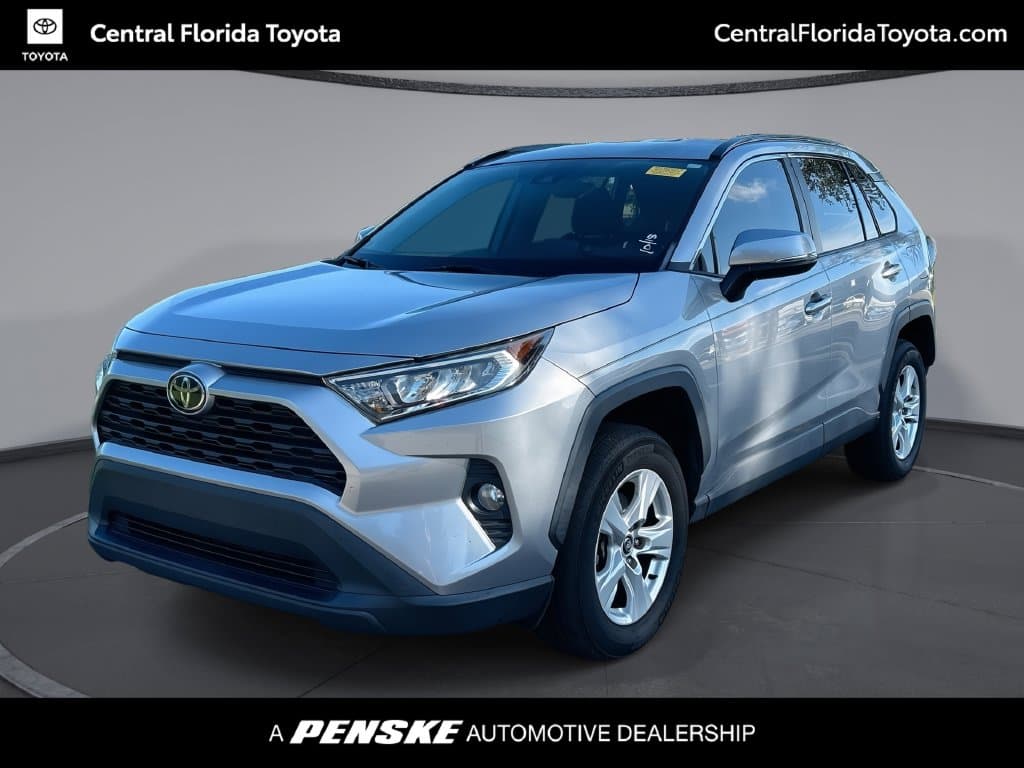 2020 Toyota RAV4 XLE — photo 1 of 33