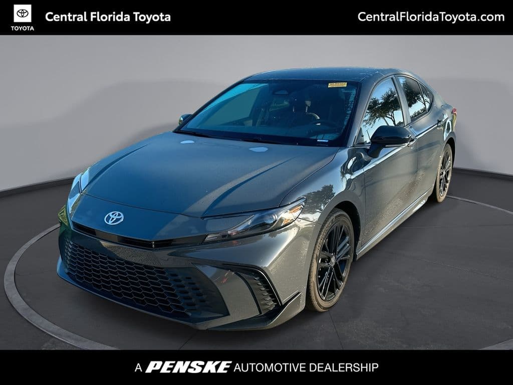 2025 Toyota Camry SE — photo 1 of 35