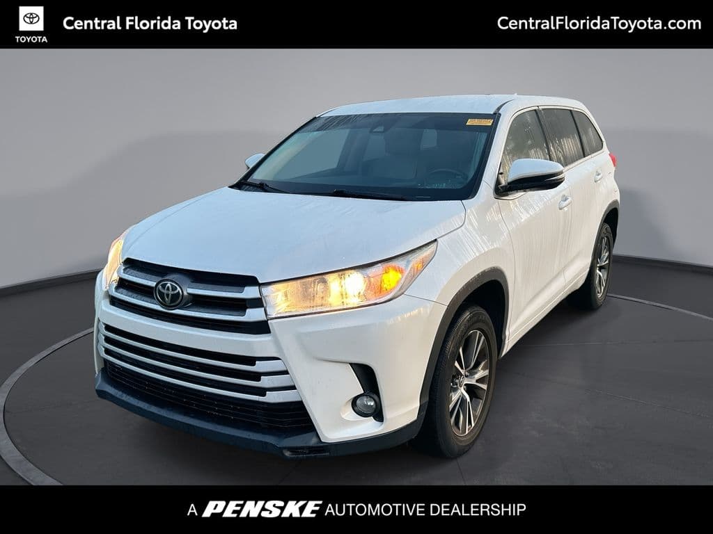 2017 Toyota Highlander LE Plus — photo 1 of 32