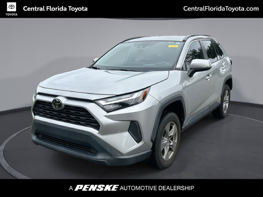 2022 Toyota RAV4 XLE — photo 1 of 33