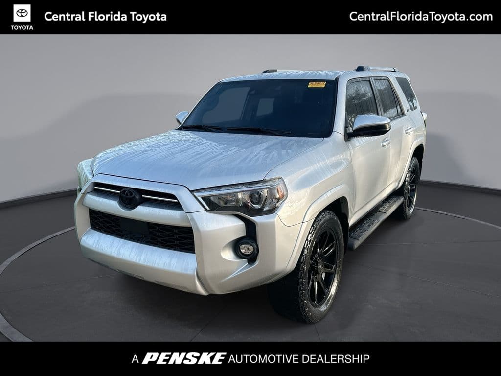 2022 Toyota 4Runner SR5 — photo 1 of 32