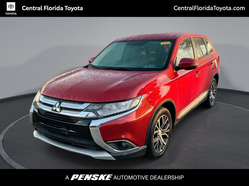 2016 Mitsubishi Outlander SE — photo 1 of 31