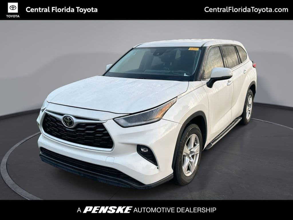 2021 Toyota Highlander LE — photo 1 of 34