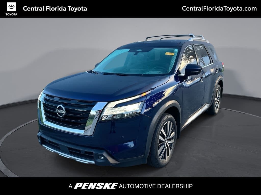 2022 Nissan Pathfinder Platinum — photo 1 of 38
