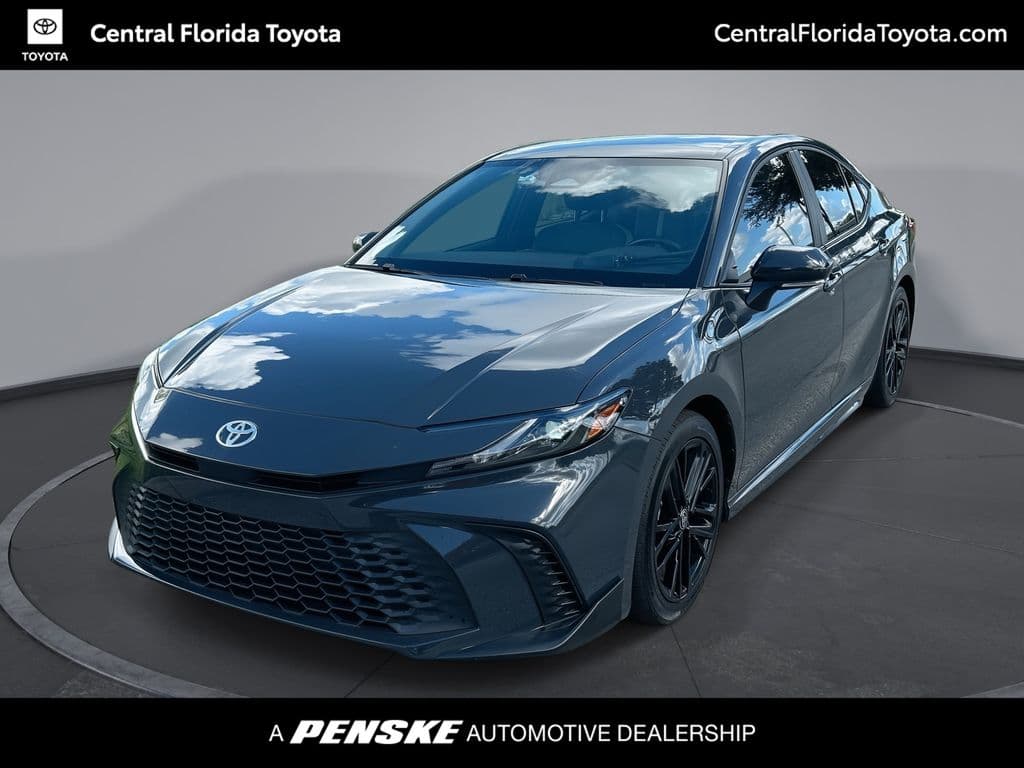 2025 Toyota Camry SE — photo 1 of 35