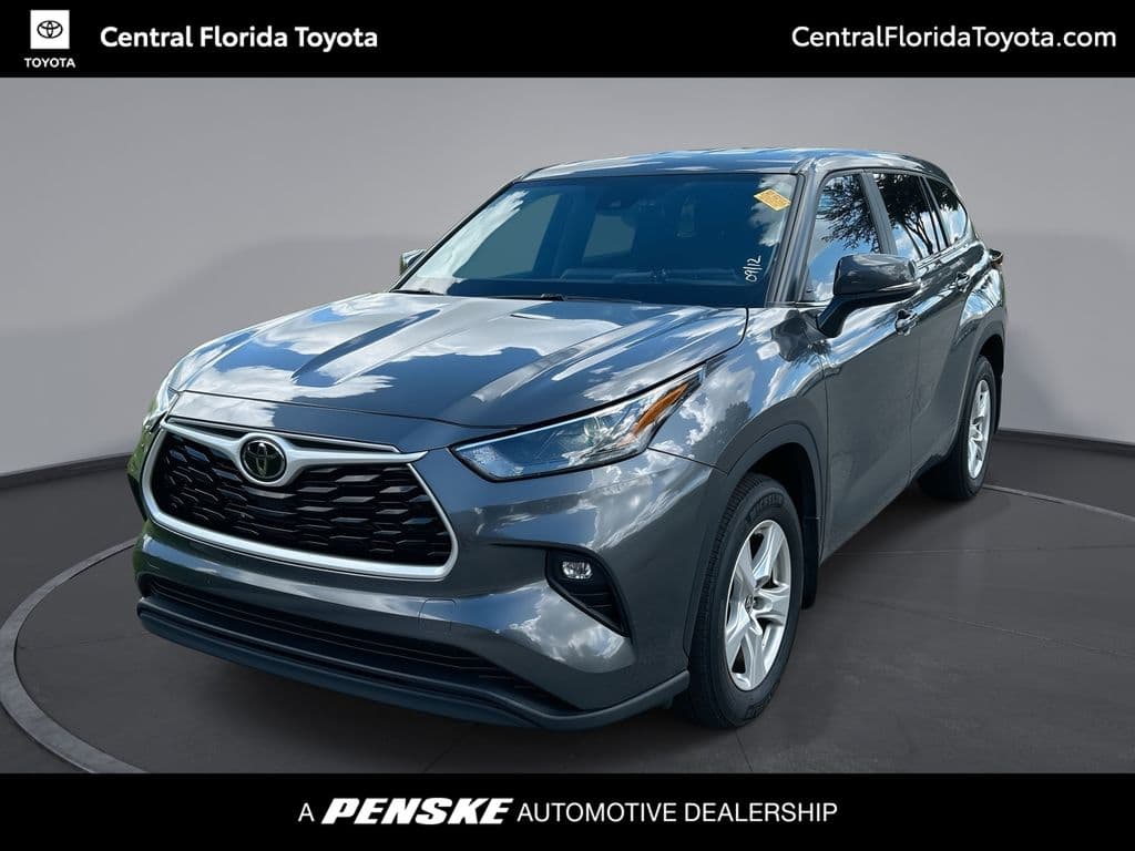 2025 Toyota Highlander LE — photo 1 of 34