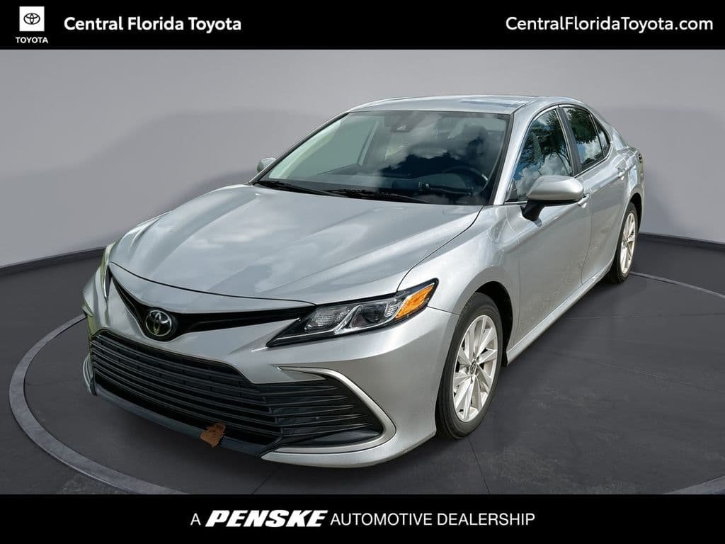 2024 Toyota Camry LE — photo 1 of 32