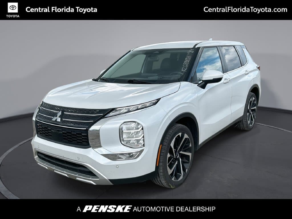 2024 Mitsubishi Outlander SE — photo 1 of 34