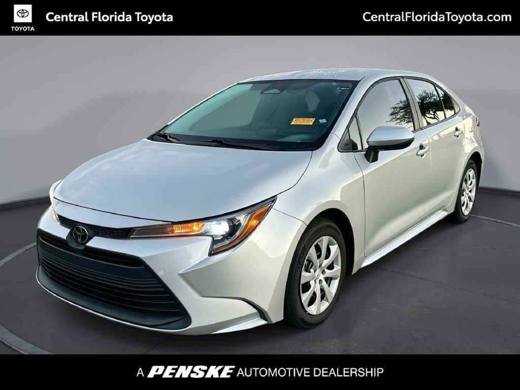 2024 Toyota Corolla LE — photo 1 of 32