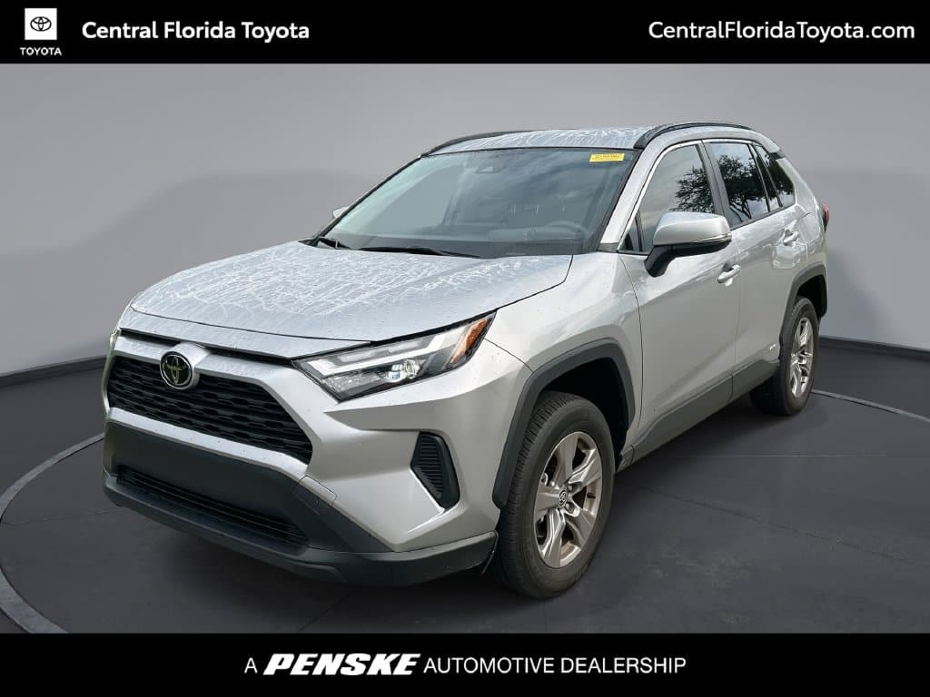2025 Toyota RAV4 Hybrid LE — photo 1 of 32