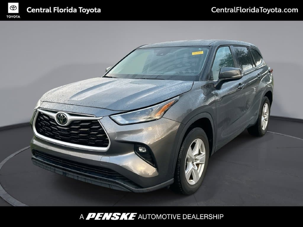 2024 Toyota Highlander LE — photo 1 of 35