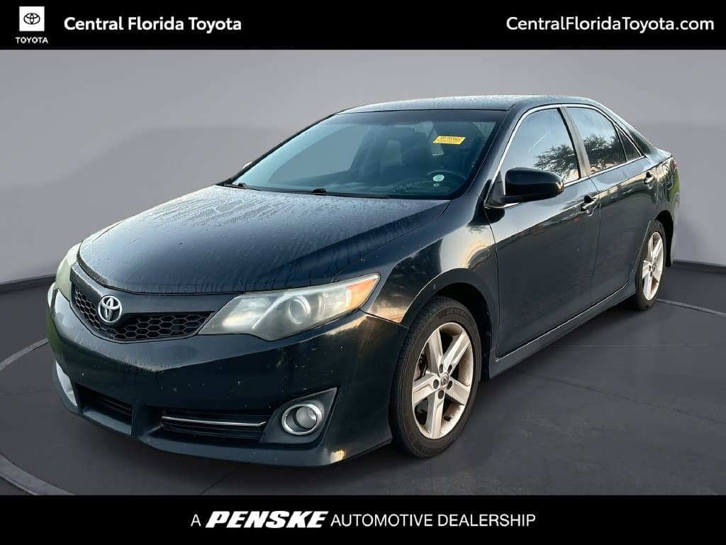 2013 Toyota Camry SE — photo 1 of 30