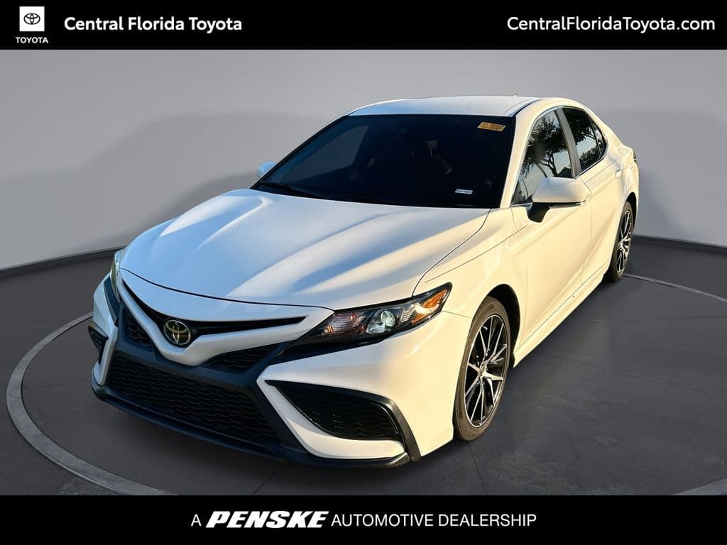 2023 Toyota Camry SE — photo 1 of 32