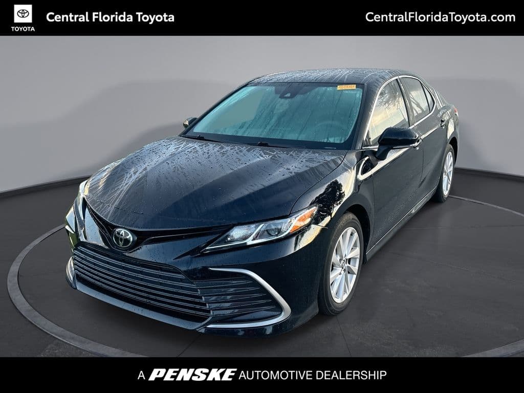 2024 Toyota Camry LE — photo 1 of 32