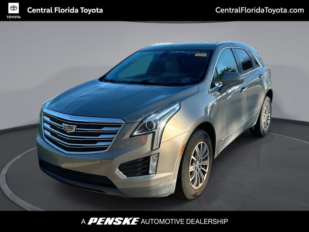 2017 Cadillac XT5 FWD — photo 1 of 32