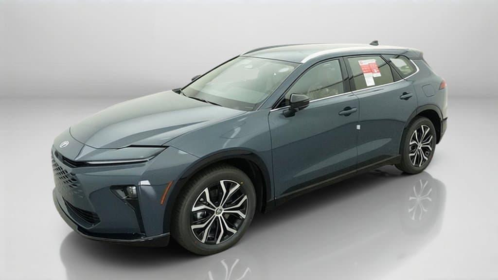 2026 Toyota Crown Signia XLE — photo 1 of 34