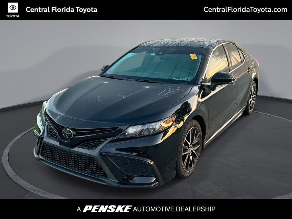2021 Toyota Camry SE — photo 1 of 31
